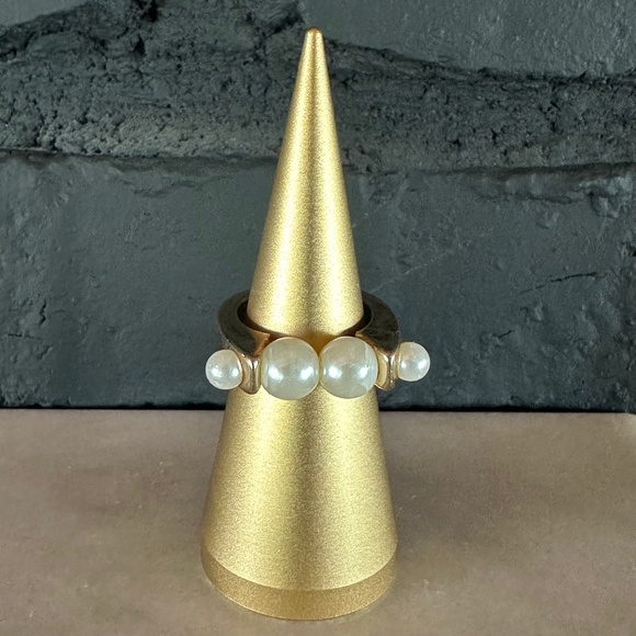PEARL & GOLD RING. - Picture 1 of 3